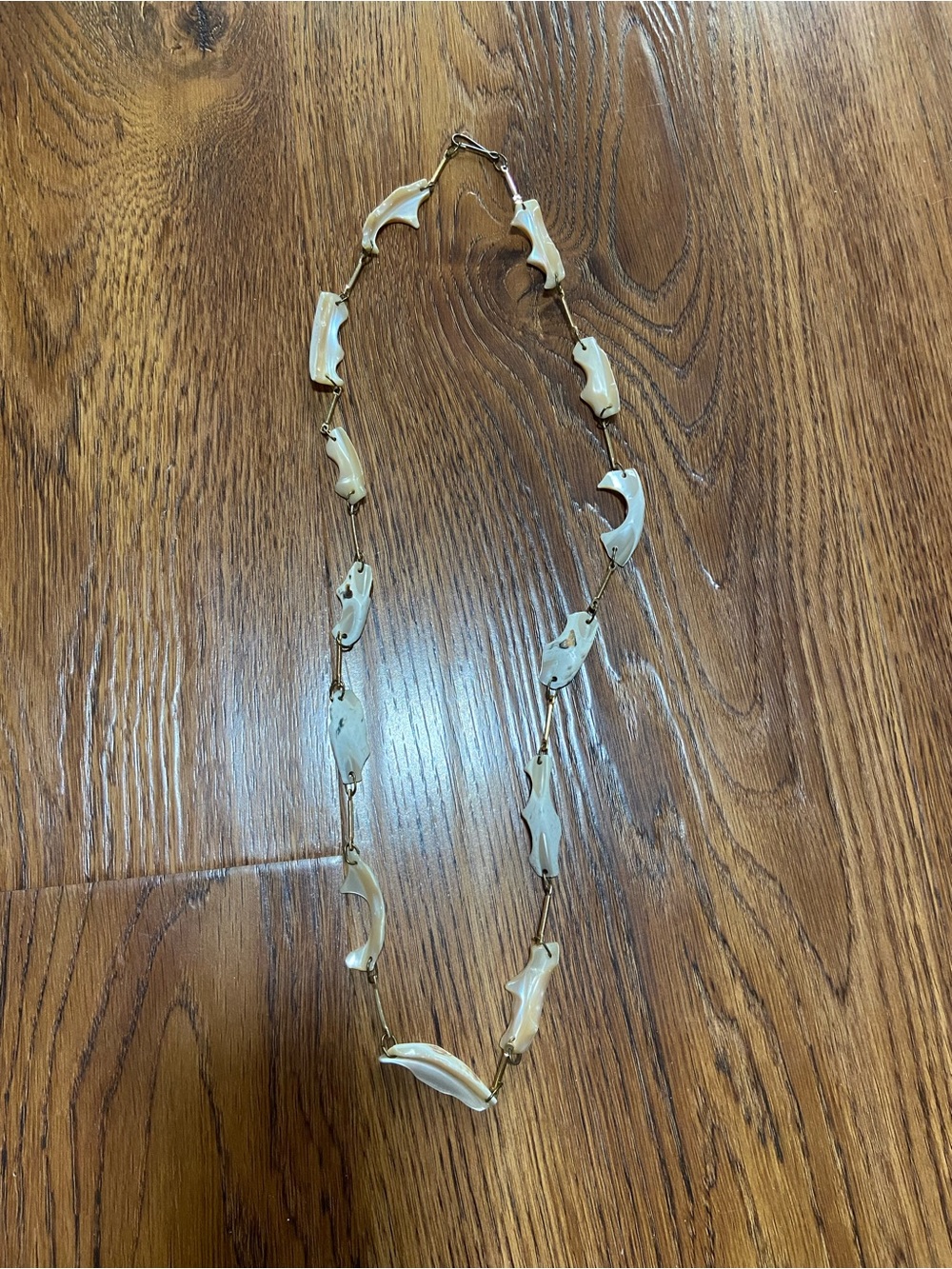 60’s-70s mother of pearl carved shell Dolphin Link Necklace in Ivory